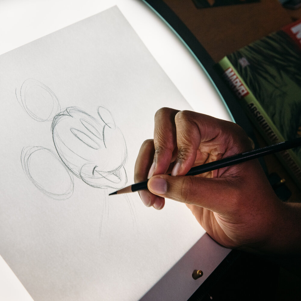  Disney Artist Jeff Thomas sketching Mickey Mouse at Disney Publishing Worldwide 
